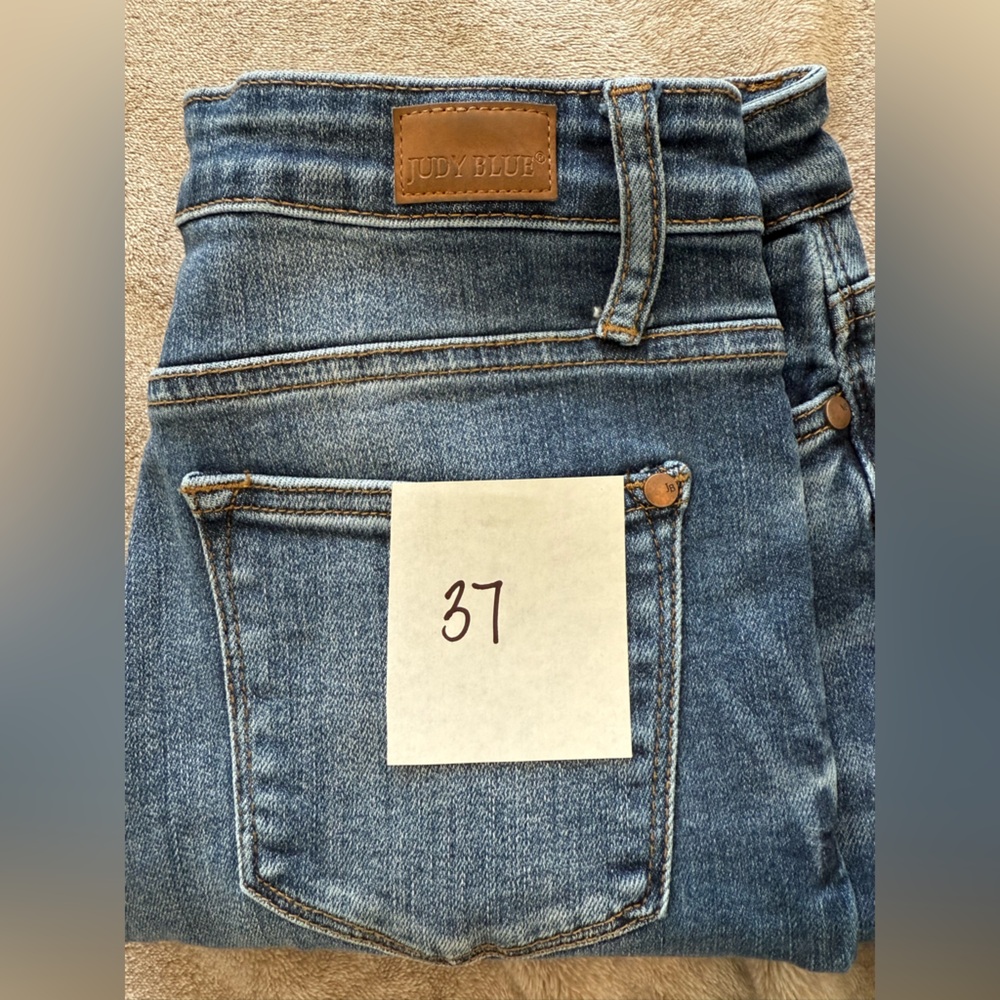 Judy Blue Abbey Relaxed Fit in Vintage Mid-Wash Ankle Jeans size 27 - Picture 9 of 9